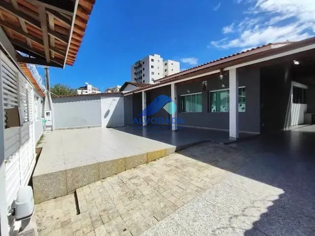 Casa com 360m², à venda, no bairro Martim de Sá em Caraguatatuba