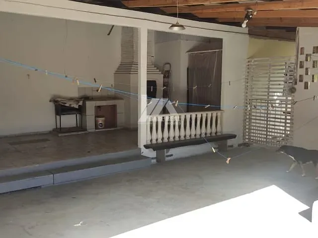 Casa com 523m² 3 quartos e 2 banheiros, à venda, no bairro Uvaranas em Ponta Grossa