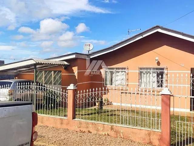 Casa com 523m² 3 quartos e 2 banheiros, à venda, no bairro Uvaranas em Ponta Grossa