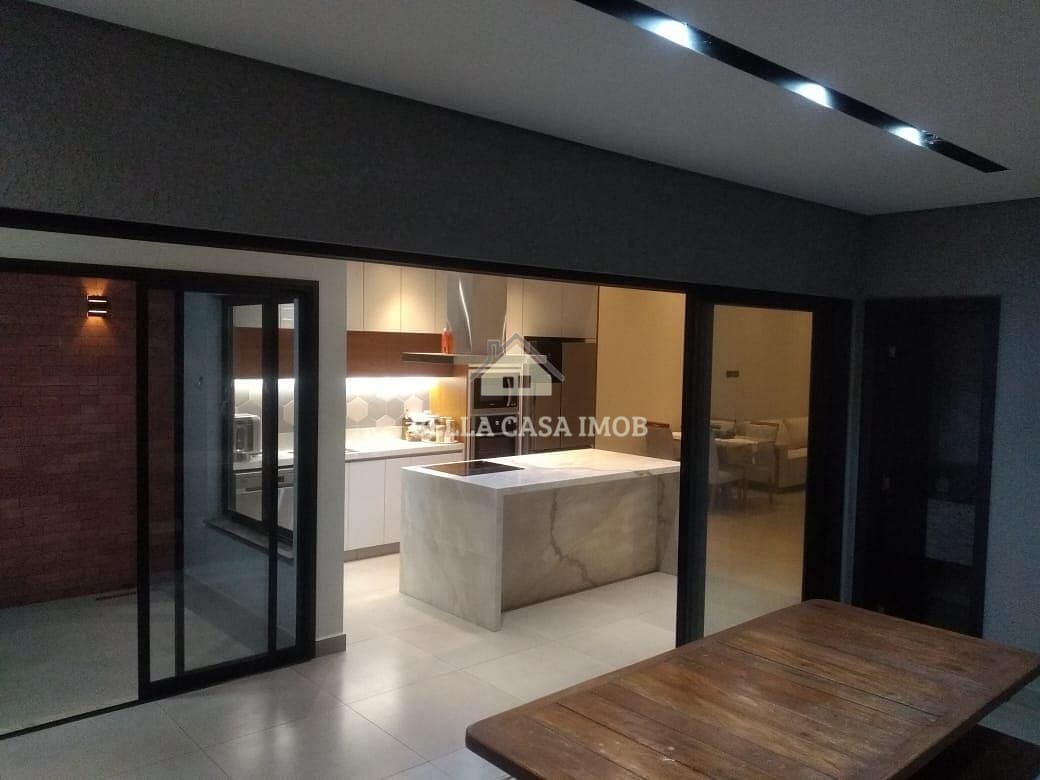 Casa à venda com 3 quartos, 137m² - Foto 1
