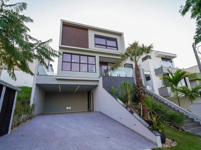 Casa com 274m² 4 quartos e 4 banheiros, à venda, no bairro Fazenda Rodeio em Mogi das Cruzes