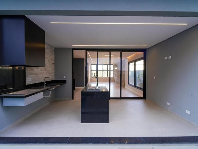 Casa com 274m² 4 quartos e 4 banheiros, à venda, no bairro Fazenda Rodeio em Mogi das Cruzes