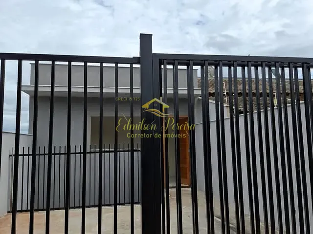 Casa com 150m² 2 quartos e 1 banheiro, à venda, no bairro Colúmbia em Londrina