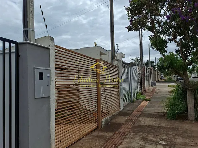 Casa com 150m² 2 quartos e 1 banheiro, à venda, no bairro Colúmbia em Londrina