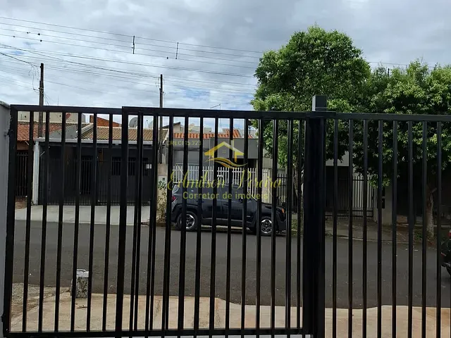 Casa com 150m² 2 quartos e 1 banheiro, à venda, no bairro Colúmbia em Londrina