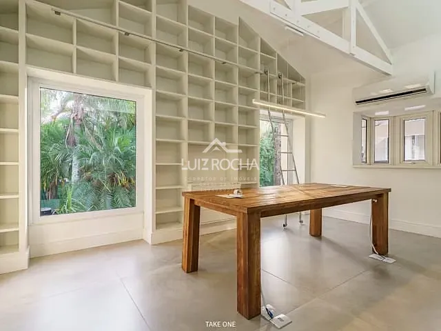 Casa com 2695m² 5 quartos e 7 banheiros, à venda, no bairro Jardim Mediterrâneo em Cotia