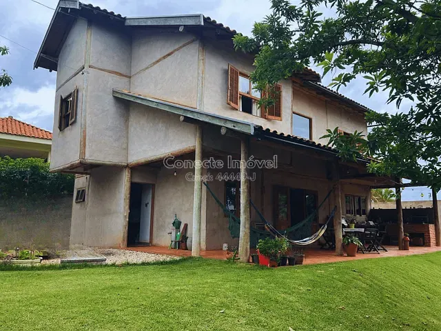 Casa com 600m² 3 quartos e 2 banheiros, à venda, no bairro Núcleo Urbano Parque Ana Helena em Jaguariúna