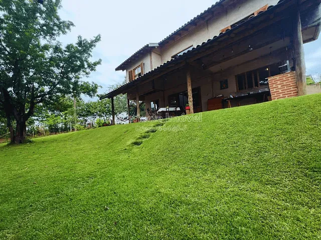 Casa com 600m² 3 quartos e 2 banheiros, à venda, no bairro Núcleo Urbano Parque Ana Helena em Jaguariúna