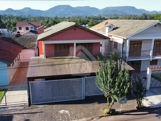 Casa com 140m² 4 quartos e 2 banheiros, à venda, no bairro Alesgut em Teutônia