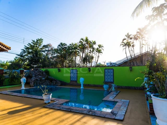 Foto do Casa - Casa à Venda 8 Dormitórios, 3 Suítes, 9 Vagas, 353m², Martim de Sá, Caraguatatuba - SP | Necta Serviços Imobiliários Ltda