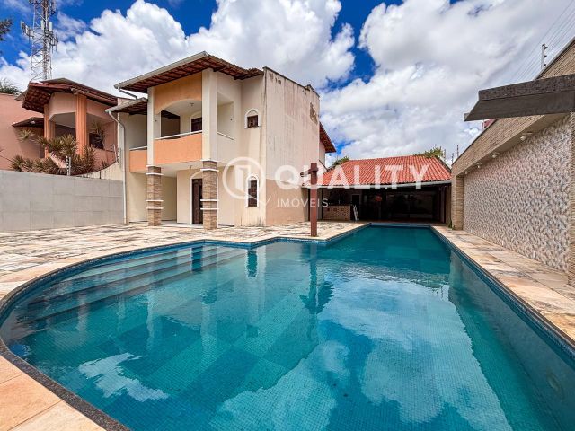 Casa 4 quartos e 5 banheiros, à venda, no bairro Cidade dos Funcionários em Fortaleza