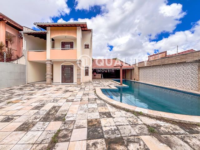 Casa 4 quartos e 5 banheiros, à venda, no bairro Cidade dos Funcionários em Fortaleza