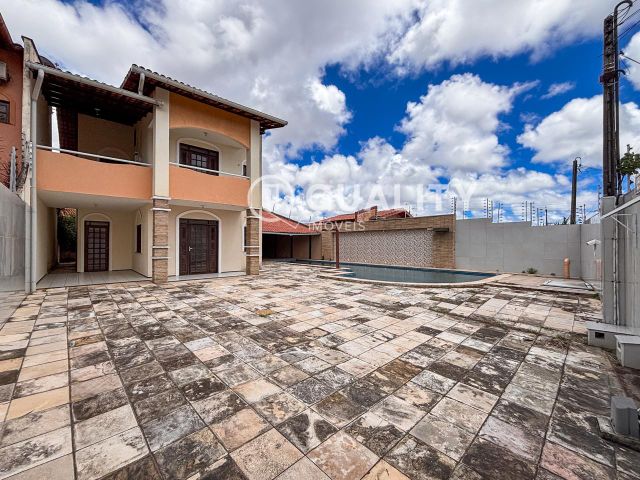 Casa 4 quartos e 5 banheiros, à venda, no bairro Cidade dos Funcionários em Fortaleza