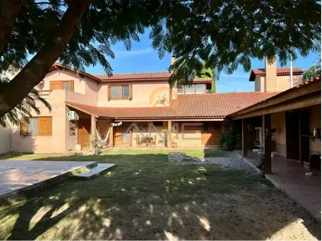 Casa com 748m² 3 quartos e 2 banheiros, à venda, no bairro Centro em Pelotas