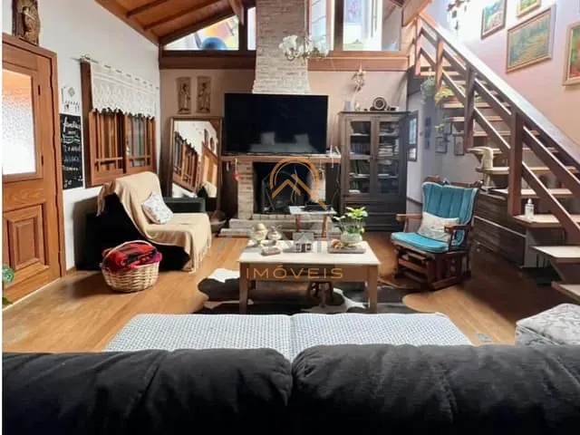 Casa com 748m² 3 quartos e 2 banheiros, à venda, no bairro Centro em Pelotas