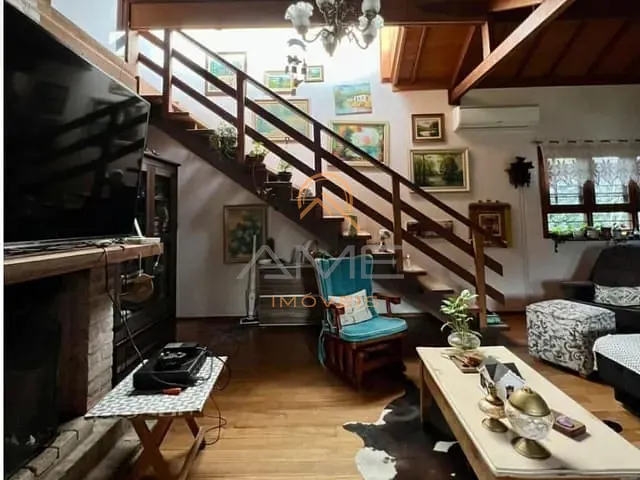 Casa com 748m² 3 quartos e 2 banheiros, à venda, no bairro Centro em Pelotas