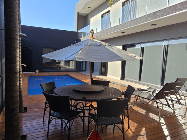 Casa com 300m² 4 quartos e 6 banheiros, à venda, no bairro Chácara Espraiado em Franca