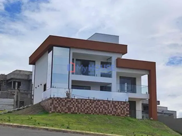 Casa com 739m² 4 quartos e 5 banheiros, à venda, no bairro Nossa Senhora da Vitória em Ilhéus