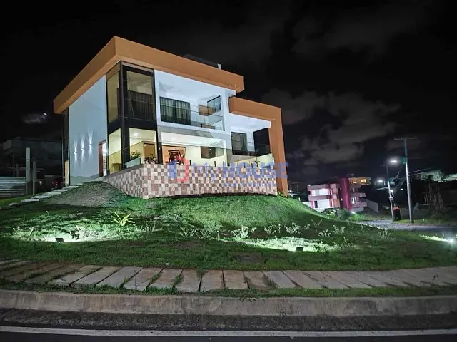 Casa com 739m² 4 quartos e 5 banheiros, à venda, no bairro Nossa Senhora da Vitória em Ilhéus