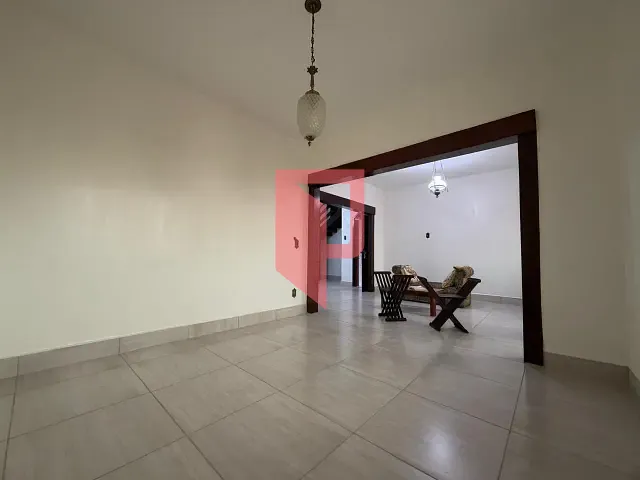 Casa 5 quartos e 4 banheiros, à venda, no bairro Caiçaras em Belo Horizonte