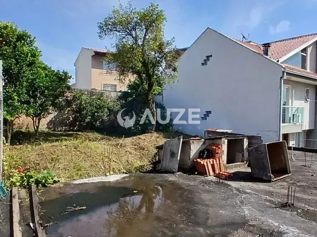 Casa com 57m², à venda, no bairro Santa Cândida em Curitiba