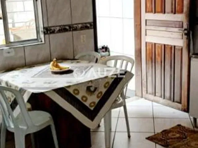 Casa com 57m², à venda, no bairro Santa Cândida em Curitiba