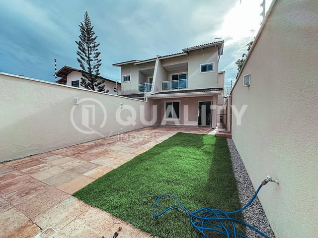 Casa 4 quartos e 4 banheiros, à venda, no bairro Sapiranga-Coité em Fortaleza