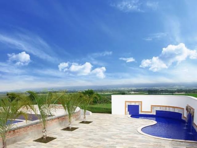 Casa com 350m² 3 quartos e 4 banheiros, à venda, no bairro Residencial Ouroville em Taubaté