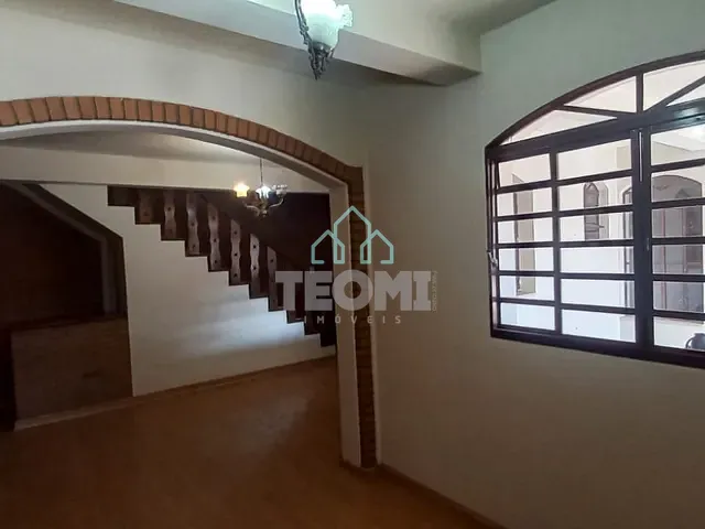 Casa com 180m² 3 quartos e 2 banheiros, à venda, no bairro Cidade Jardim em Taubaté