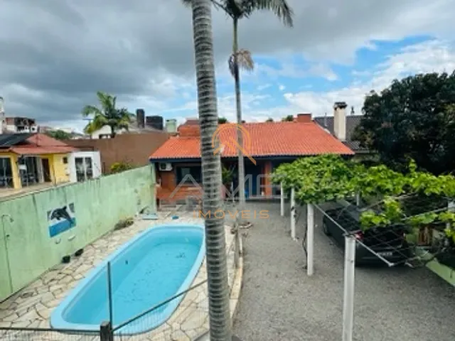 Casa com 432m² 3 quartos e 5 banheiros, à venda, no bairro Centro em Pelotas