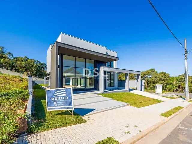 Casa com 1010m² 4 quartos e 4 banheiros, à venda, no bairro Bom Retiro em Curitiba