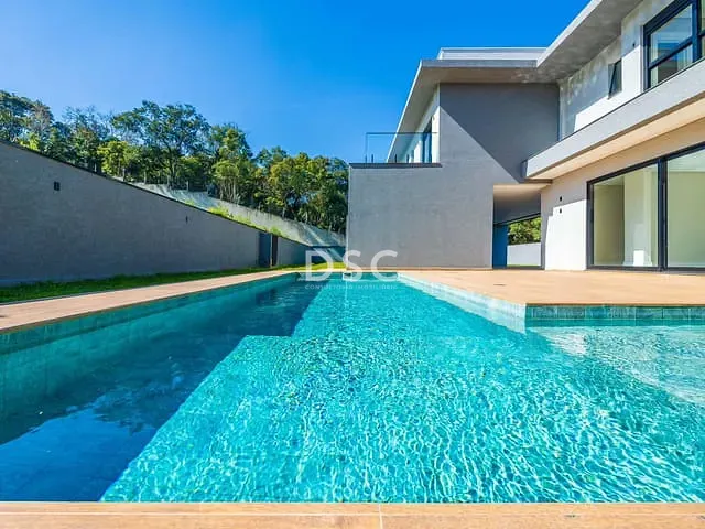 Casa com 1010m² 4 quartos e 4 banheiros, à venda, no bairro Bom Retiro em Curitiba