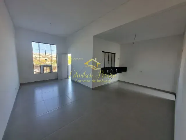 Casa com 180m² 3 quartos e 2 banheiros, à venda, no bairro Colúmbia em Londrina