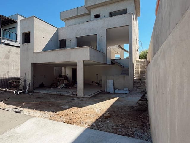 Casa com 484m² 4 quartos e 4 banheiros, à venda, no bairro Manguinhos em Serra