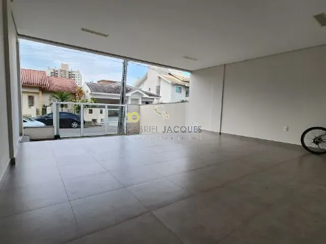 Casa com 360m² 3 quartos e 4 banheiros, à venda, no bairro Pedra Branca em Palhoça