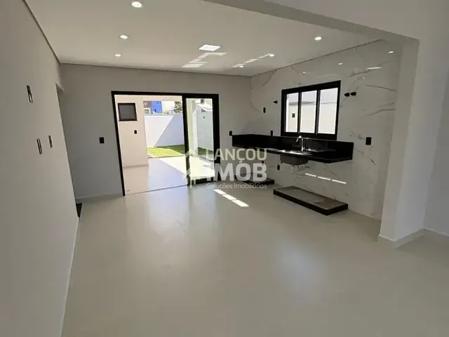 Casa com 300m² 3 quartos e 4 banheiros, à venda, no bairro São Venâncio em Itupeva