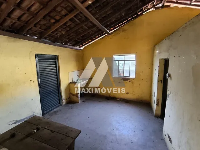 Casa com 216m² 3 quartos e 1 banheiro, à venda, no bairro Bela Vista em Araçuaí