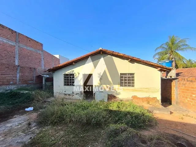 Casa com 216m² 3 quartos e 1 banheiro, à venda, no bairro Bela Vista em Araçuaí