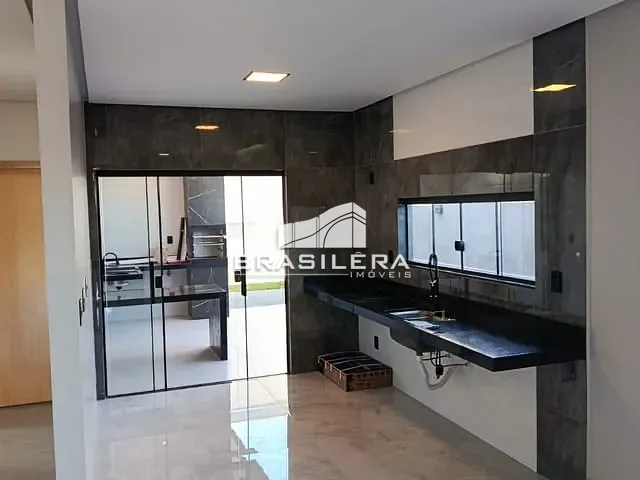 Casa com 259m² 3 quartos e 4 banheiros, à venda, no bairro Jardins Parma em Senador Canedo