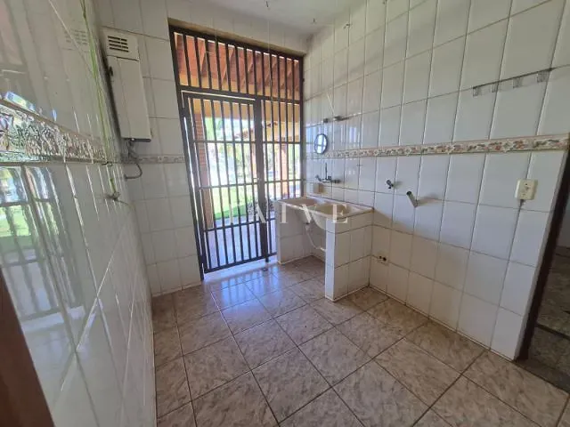 Casa com 2750m² 3 quartos e 3 banheiros, à venda, no bairro Recanto do Salto em Londrina