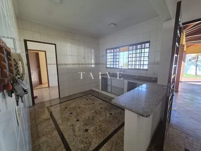 Casa com 2750m² 3 quartos e 3 banheiros, à venda, no bairro Recanto do Salto em Londrina