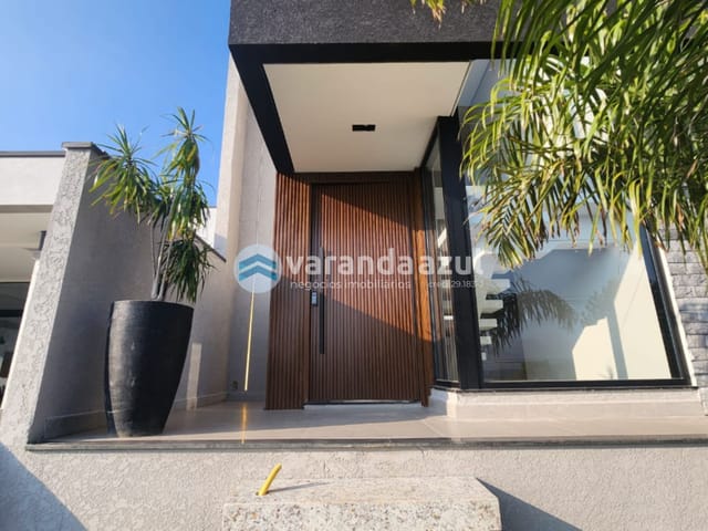 Casa com 300m² 3 quartos e 4 banheiros, à venda, no bairro Cézar de Souza em Mogi das Cruzes