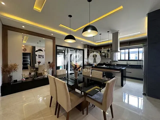 Casa com 357m² 3 quartos e 3 banheiros, à venda, no bairro Piracangaguá em Taubaté