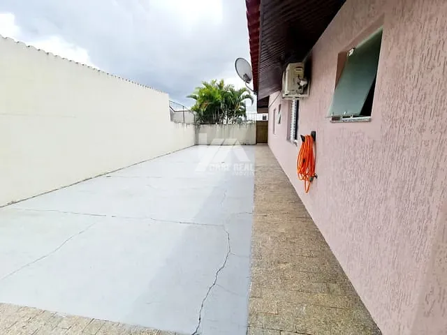 Casa com 748m² 3 quartos e 2 banheiros, à venda, no bairro Uvaranas em Ponta Grossa