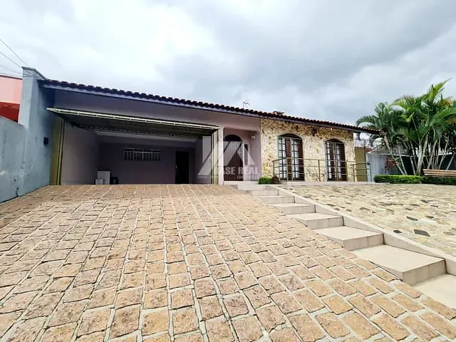 Casa com 748m² 3 quartos e 2 banheiros, à venda, no bairro Uvaranas em Ponta Grossa
