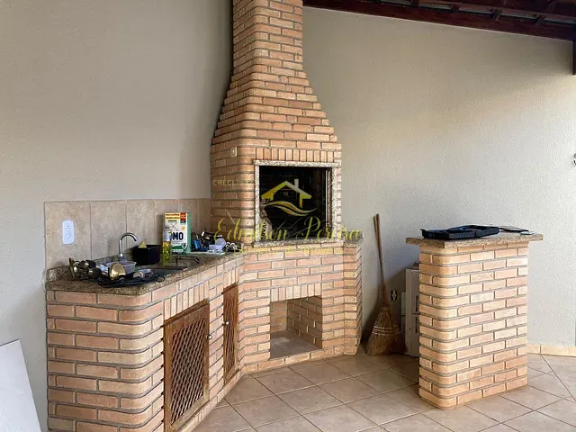 Casa com 250m² 3 quartos e 3 banheiros, à venda, no bairro Jardim Tarumã em Londrina