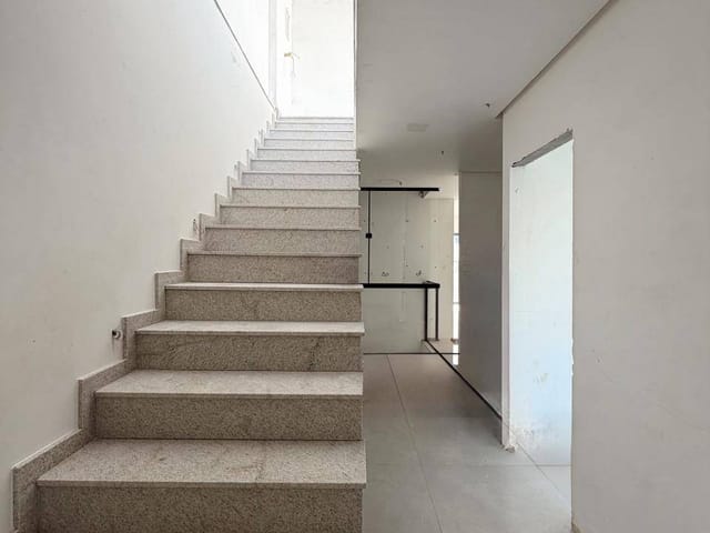 Casa com 340m² 3 quartos e 4 banheiros, à venda, no bairro Morada de Laranjeiras em Serra