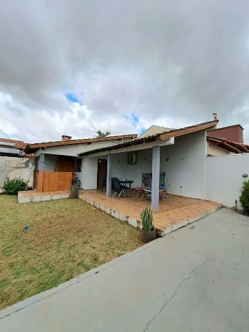 Casa 2 quartos e 2 banheiros, à venda, no bairro Residencial Arara-azul em Nova Mutum