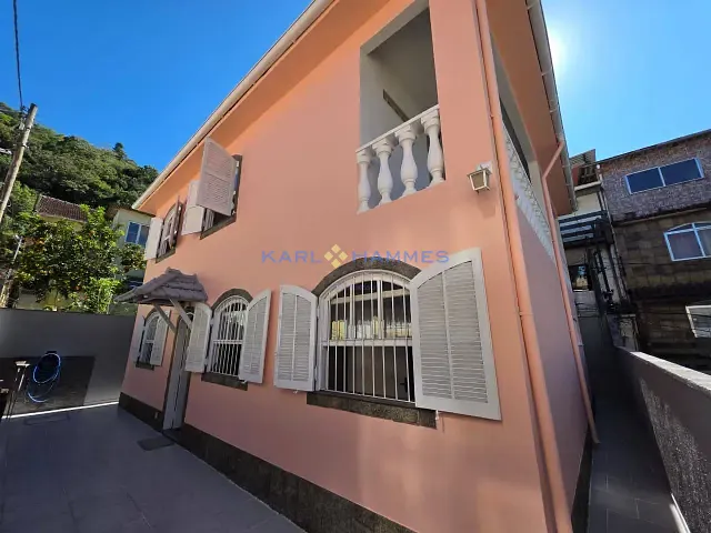Casa 3 quartos e 2 banheiros, à venda, no bairro Alto da Serra em Petrópolis