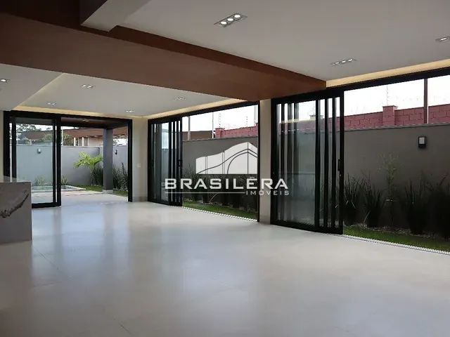 Casa com 269m² 3 quartos e 5 banheiros, à venda, no bairro Jardins Versalhes em Aparecida de Goiânia